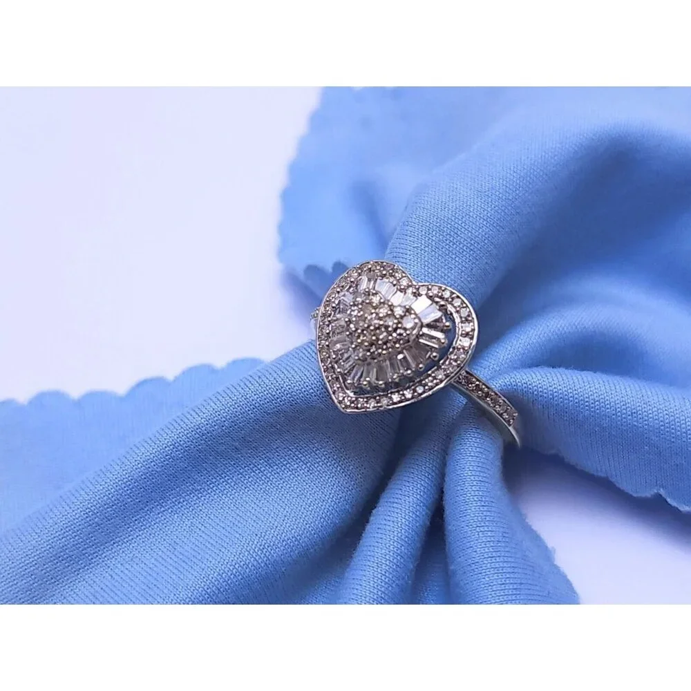 Unique 14K Karat Solid White Gold Designer Ladies Heart Diamond Ring - Size 7.25
